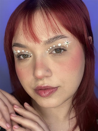 Idea de maquillaje navideño para 2025