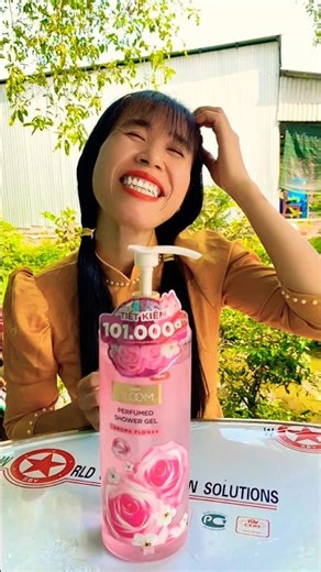 Tôi muốn biết cách sử dụng máy bơm để lấy xà phòng