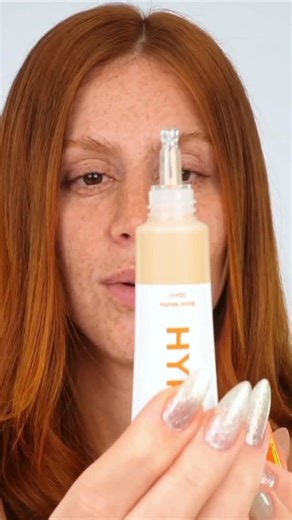 Mari Maria on Instagram: "A nossa Hype Up finalmente chegou e ela entrega infinitas possibilidades, desde correção de tom, utilização em makes artísticas e claro, é perfeita para fazer sua base e maquiagem completa do zero, utilizando nossos tons primários, secundário e neutros! 🎨 Corre pro YouTube para assistir o vídeo completo e saber sobre todo o processo do desenvolvimento da nossa terceira base @marimariamakeup 🧡"