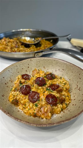 95K views · 585 reactions | Chicken & Chorizo Risotto  It’s simple, only uses a handful of ingredients, and tastes delicious! 120g chorizo, diced 2 chicken thighs, cut into chunks 1 onion, diced 150g risotto rice 500ml chicken stock 30g butter 30g Parmesan, grated 10g parsley, chopped The full recipe is on my website! Have a go, and let me know how you get on! 冀 | Jon Watts | Facebook