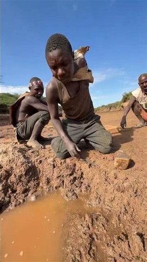 Hadzabe tribe bushmen Chabba show us their ancient ways of improving their bush tools