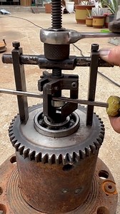 Universal puller for removing bearings | Hardware tools