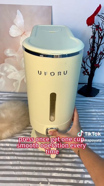 This rice dispenser is literally my kitchen assistant. So clutch! 🙌 #KitchenHelper #CookingAssistant #HomeEc #Rice #lifehack