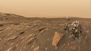 El róver Curiosity comienza su recorrido de verano por Marte - CNN Video