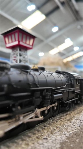 Now arriving: Santa Fe Theme Day! This Sunday (8/24), visit the Golden State Model Railroad Museum for our favorite trains from the ATSF from the Super Chief to double-headed steam freights (like this one) to modern BNSF equipment. #modeltrains #trains #modelrailroad #modelrailroading #scalemodel #hoscale #hoscaletrains #museum #bayarea | Golden State Model Railroad Museum