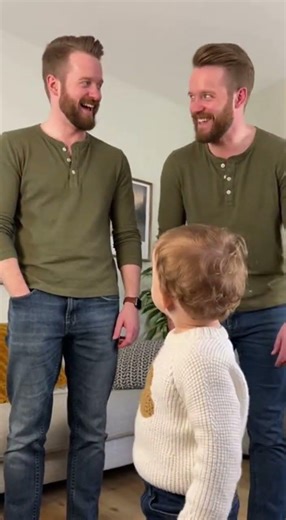 Baby Meets Dad’s Twin for the First Time 😆 “Who Is Daddy?#twinsprank #babyreaction #funnytoddler