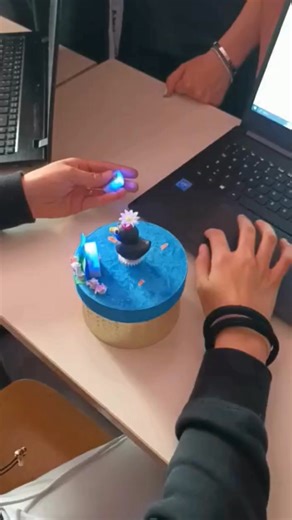 “Non è solo coding.” Partiamo dall’esperienza: stessa azione,...