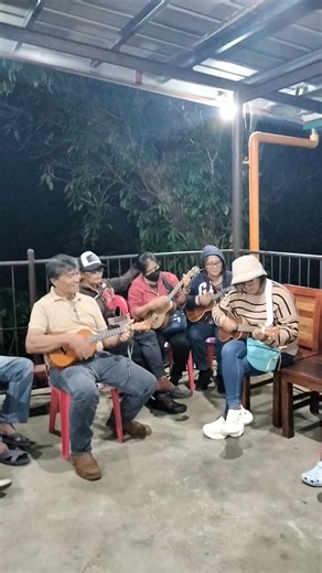Carolling turns into jamming 😀😀😀Nice jamming with you Mayor Harris Dizon Sr,Vice Mayor Santos Bastian,relatives and friends from Paykek, Kapangan 🥰Time to relax and forget those stressful paper works 😀🎶🪕🎸🎶👏👏👏 | Helen Olsim Visaya