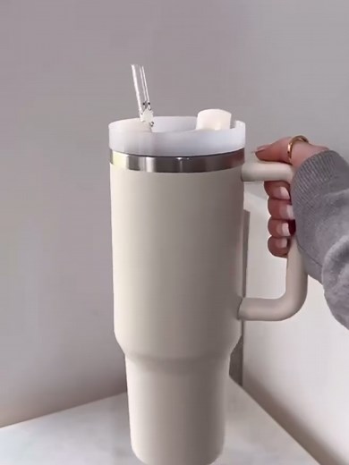 Garrafa Térmica Stanley com Canudo 1200ml - Estilo e Praticidade