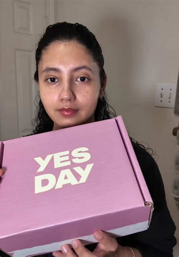 #TikTokCreatorSearchInsightsIncentive If your skin looks tired or dull, this is your sign 💕 The YES DAY Inner Beam Hydration Mist gives instant glow, deep hydration, and a fresh, dewy finish. Infused with probiotics, antioxidants, and hydration magnets to keep skin plump all day. Perfect under makeup, over makeup, or anytime your skin needs a refresh ✨💦#yesday #dewyskin #latinacreator #skincare@YES DAY BEAUTY