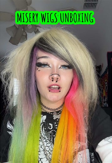 I’m so obsessed, they also specialize in a lot of other alt styles too so be sure to check it out :3 @miserywigs #scenehair #althair #wigs