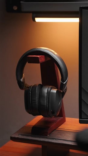 Upgrade from V2 to V3 Iron Meets Wood Headset Stand! Made with Wenge and Ash wood this wooden headset stand gives off a premium feel and look. A great desk piece to showcase your headset! @Iron Meets Wood #ironmeetswood #wood #headset #headsetstand #pcsetup #desksetup #gamingsetup