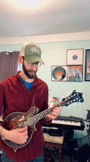 Picked up this lovely mandolin and got right to work. This MD515 made by @eastmanguitars is a dream. Thanks to my brother @ohlookitsbubba for the great find and better setup—what an upgrade! #eastmanmandolin #md515 #fstylemandolin #mandolin #bluegrass #flatpicking #fiddletunes #roanoke #acoustic #elderlyinstruments | Steve Pasque