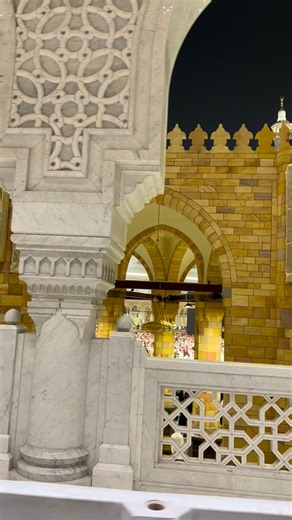 8 Kiswah (The cover of the Ka’bah) - IslamicLandmarks.com The Kiswah, the black cloth covering the Kaaba, has a rich, evolving history, originating in pre-Islamic times, often attributed to the Yemeni King Tuba or Prophet Ismail #kaba #kaba #makkahalmukarramah | Khaleeq Ahmad Yousafzai