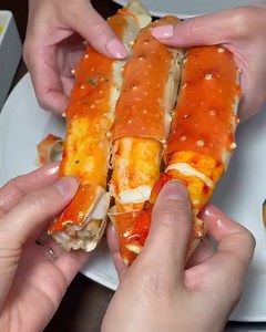 🦀Alaskan KING LEGS！ 💥 Now Only $19.98 for 3 lbs! 🚨Flash-frozen at peak freshness ❄️Our unique system keeps king crabs cold, ensuring they are healthy and ready to bring you unrivaled flavor! | Alaskan KING LEGS