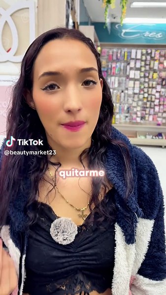 por fin nos llegó! Color Reverse de Salerm ya está disponible en todas nuestras tiendas. Elimina el tinte sin dañar tu color natural.💕 Una alternativa a la decoloración, ideal para volver a tu tono anterior.🥰 #removedordecolor #cabello #tinturas #distribuidorasdebelleza #coloresdecabello #cuidadocapilar #tiendasdebelleza #remuevesindañar