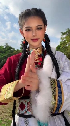 Dance Like a Pro: Midu Mountain SongsGesture Dance Tutorial for Spring Festival