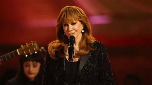 Reba McEntire Delivers Emotional Tribute In First-Ever Grammys Performance - NewsBreak