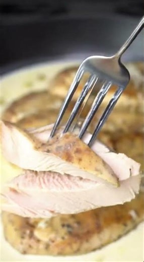 Quick & Easy Creamy Garlic Chicken Recipe - Dinner in Minutes! #ChickenDinner