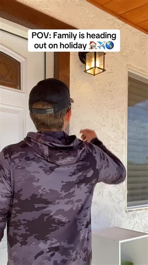 Viral Home Product Finds on Instagram: "No monthly subscription and installs under 5 seconds? 👀😳 I’m sold 🔗 It’s linked in our bio! Does your house need one? 🤔 #lightsocketcamera #securitycamera #camera #security #usefulfinds #productfinds #homefinds #home #reels #explore"