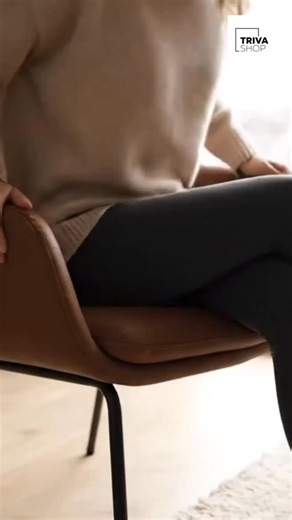 Trivashop on Instagram: "Vous rentrez chez vous après une longue journée. Vous vous laissez tomber sur la chaise Milano… et soudain, tout semble plus doux. Le simili cuir bicolore caresse vos mains, l’assise rembourrée vous enveloppe comme un cocon. Le mélange gris et brun capte la lumière et transforme votre espace en un coin élégant et chaleureux. Autour d’une table de dîner, dans un coin lecture ou même à votre bureau, elle ne prend pas toute la place… mais elle change tout. Parce que parfois