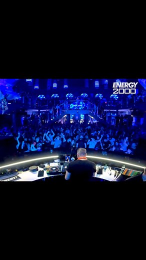 112K views · 2.3K reactions | Tak się bawimy na imprezach MEGA RETRO!  Czekacie na kolejną edycję?  Mamy dla Was pełny video mix, link w komentarzu. #music #retro #energy2000 #rocco #dj #katowice #viral | Energy 2000 Katowice | Facebook