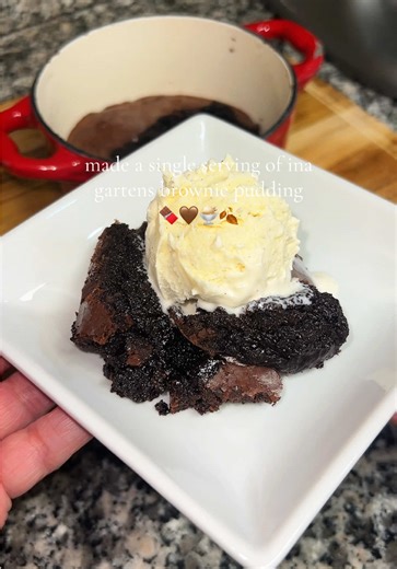 made ina gartens brownie pudding again but as a single serving 🍫 1/4 cup butter 1 egg 1/2 cup sugar 3 tbsp cocoa powder 2 tbsp flour 1/2 tsp vanilla bake in water bath for 45 min to 1 hour at 325 degrees #inagarten #browniepudding #baking #brownierecipe #fallbaking #brownies #bakingtiktok #trending #fyp @Food Network @Van Leeuwen Ice Cream @King Arthur Baking