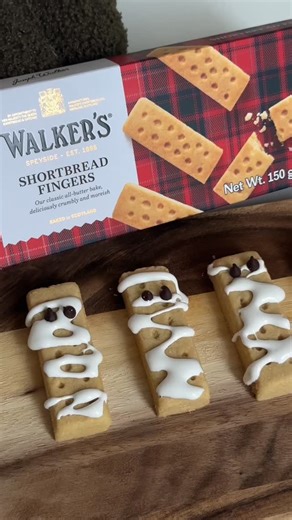Happy Halloween! Whip up these spooky cute mummies using Walker’s all-butter Shortbread Fingers, drizzled in white chocolate with dark chocolate eyes! | Walkers Shortbread