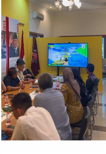 Upaya menuju Kota yang bersih dan berkelanjutan melalui sinergi antara Pemerintah Kota Banjarbaru, masyarakat, dan investor, kita dorong inovasi pengelolaan sampah menjadi sumber daya ekonomi baru. Kota yang maju bukan hanya indah dipandang, tapi juga cerdas dalam mengelola lingkungannya. Semoga upaya ini membuka peluang investasi hijau di bidang pengelolaan sampah, memperkuat ekonomi sirkular, serta menjadikan Kota kita contoh inspiratif bagi daerah lain dalam menciptakan lingkungan yang bersih