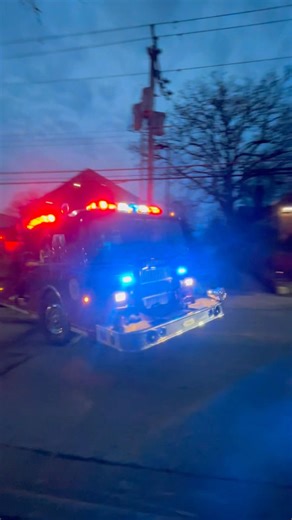 Glendale FD reserve engine 1490 responding to a carbon monoxide alarm