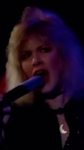 Captivating Performance of The Chain by Fleetwood Mac | Stevie Nicks & Lindsey | Chills Guaranteed