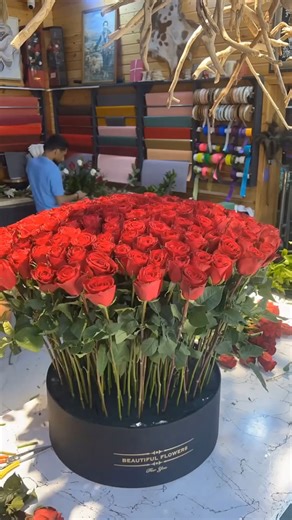 How to Arrange Flowers | Lisa Maay