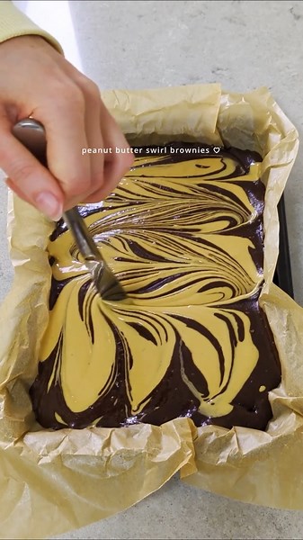 peanut butter swirl brownies 🤎