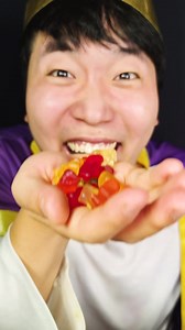 4.9M views · 62K reactions | King eyeball jelly, snake jelly mukbang #틱톡푸드 #틱톡먹방 #최애푸드 #5분틱톡 #jelly #asmr #mukbang #gummy #먹방asmr #먹방 #eating #eyeballjelly #food | HUBA 후바 | Facebook