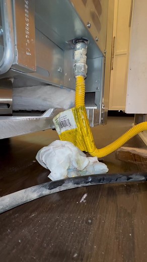 300K views · 1.2K reactions | Locating and repairing a gas leak #plumbing #plumber #plumbproud #plumblife #gasleak #naturalgas #gas #gasstove #gasrepair #diy #howto #asmr #reels #reelsvideo #reelsviral #serviceplumber | Theconservativeplumber | Facebook