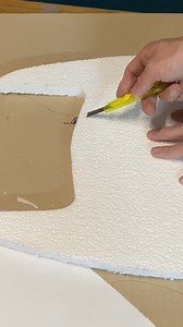 Proceso de elaboración de una piñata de Batman lego #Piñata#FiestaInfantil#DiversiónEnFamilia#CumpleañosInfantil#DecoraciónDeFiesta#MomentosEspeciales#Celebración#NiñosFelices#RecuerdosInolvidables. #batman #lego | Piñatas Artesanales Gil