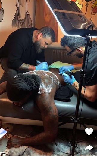 #himra se tatoue le nom de son nouvel album SORRY I’M BAD 🥵