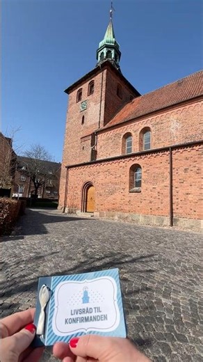 Find den sjove diy-bog med “Livsråd til konfirmanden” på www.lounoire.dk. Download og print nu!