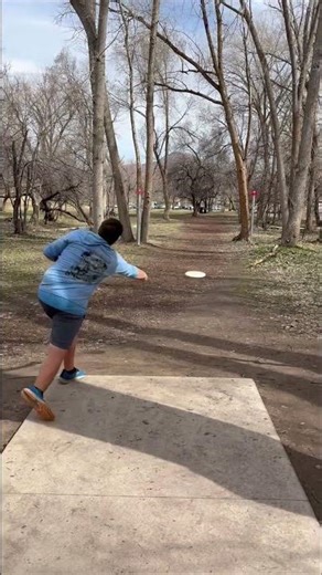 Rare good forehand with the discraft malita #discgolf