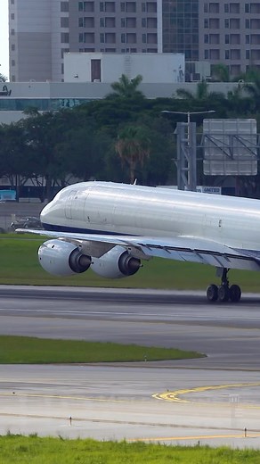 25K views · 1K reactions | SkyBus Classic Douglas DC8 Takeoff at...