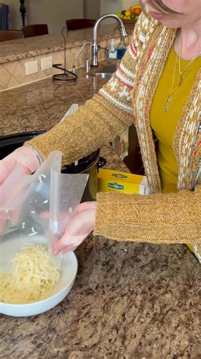 🧀🍽️ Pulled Pork Enchiladas Verde 🍽️🧀 Type “RECIPE” and I’ll send you a direct link (check your inbox/message requests)https://www.dinnerin321.com/pork-verde-enchiladas/ | Dinner in 321