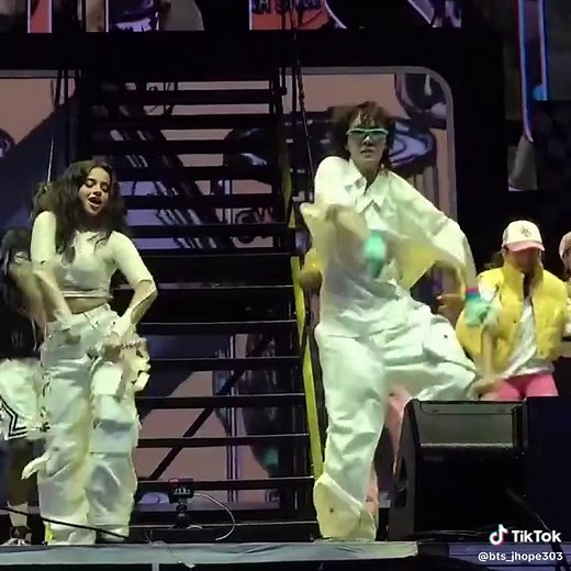 Hi fan's I'm BTS j-hope thanks for being with me #btsjhope