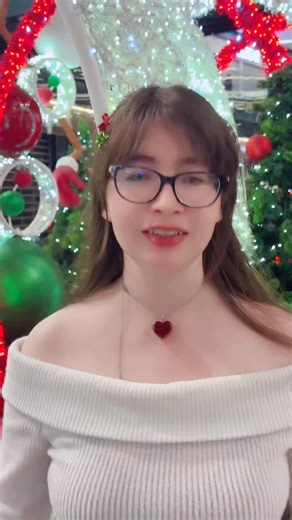 Seguimos con el espíritu navideño 🎀🎄 Que les dejo Santa Claus??🎁 | Akiza Misa Small Cosplayer