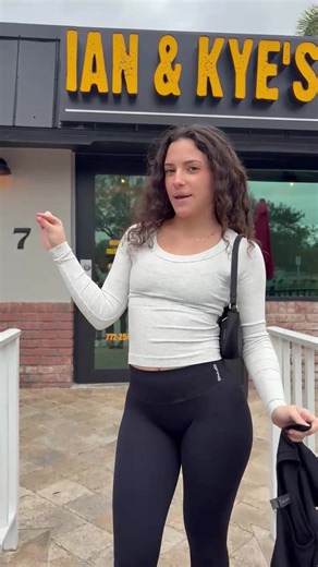 🚨NEW MERCH 🚨 Pizza girl with Ian & Kye’s new merch drop ! “THIN IS IN BABY” only at Ian & Kyes Shop Merch Shopify link in bio 🍕 http://iankyespizza.myshopify.com #pizza #girl #girlswholift #fyp #explore