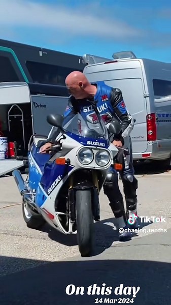 #onthisday found this amazing Chap on his stunning Suzuki GSX R with a mix bag of parts from different Suzukiies all over his bike at the anglesey circuit in 2022 #enduranceracing #chasingtenths