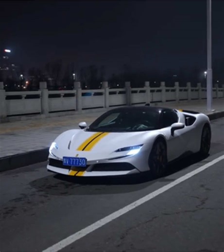 男人总得体验一下自己喜欢的车吧. #法拉利sf90 #supercar #luxurycars #carlover #huangcar_04 #foryou