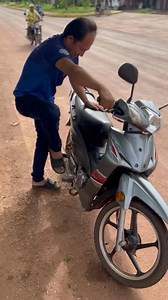 #EspacioPublicitario CHIN MOTO BOLIVIA 🎥 5 razones para llevar tu moto al siguiente nivel Spoiler: todas te llevan al CHIN MOTO BOLIVIA 😏 Estrenamos nuevo taller y no es humo publicitario. Es tecnología real, espacio de verdad y servicio serio. Mirá por qué vale la pena visitarnos: 1️⃣ Tecnología de última generación: diagnósticos precisos, cero adivinanzas. 2️⃣ Comodidad y amplias instalaciones: tu moto entra, respira y sale mejor. 3️⃣ Repuestos y partes originales: todo en un solo lugar (sí,