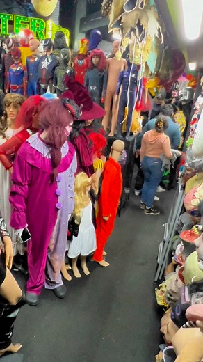 2.8M views · 57K reactions | AÚN NO ES DÍA DE MUERTOS ❌ El Castillo Del Terror #disfrazhalloween #halloweenmakeup #nochedebrujas #clownmakeup #payaso #alexreyna #elcastillodelterror #sustosquedangusto #unadisculpita #halloween | alex reyna | Facebook