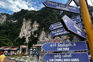 Tourist Guide To Batu Caves Temple Malaysia • The Gees Travel