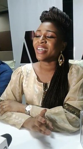 Dena Mwana un a cappella de son titre Saint Esprit